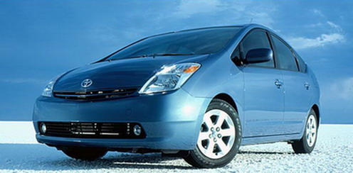 Blue_prius_against_sky_500.jpg