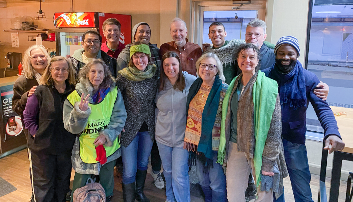 Une équipe de bénévoles du Parti vert du Canada pour l'élection partielle de Mississauga—Lakeshore